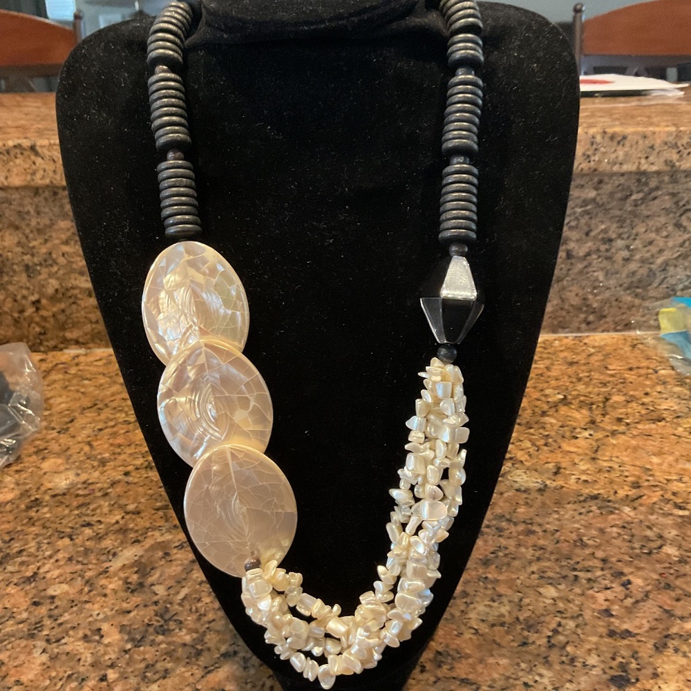 VINTAGE 1980’S CHUNKY BOHO NECKLACE $25